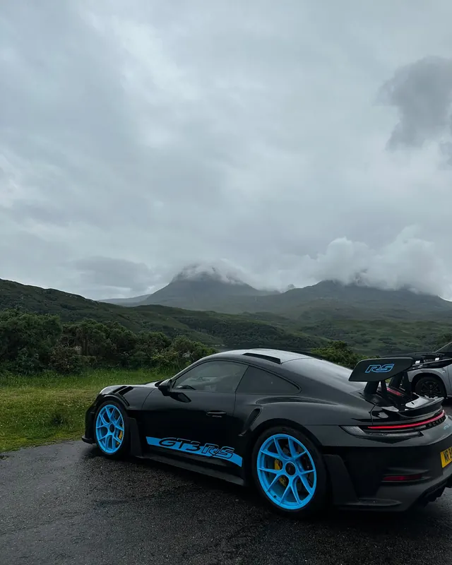 A Porsche 911 GT3 in front of mountains